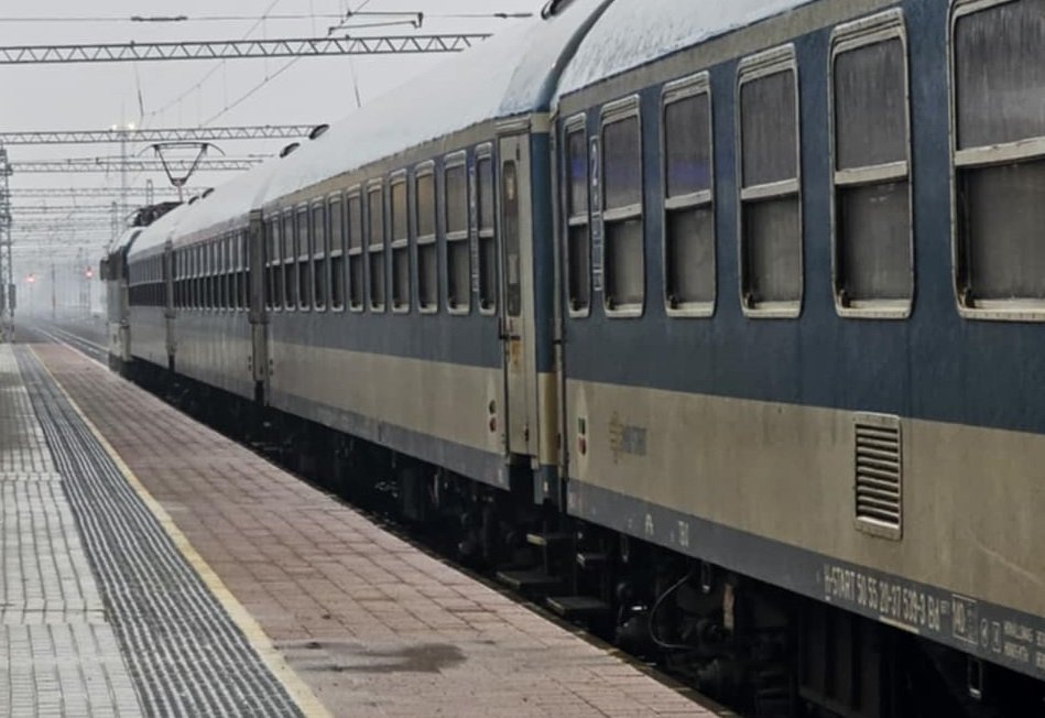 [ad_1] Incident Feroviar în Romula: Circulația Oprită Compania Națională de Căi Ferate „CFR” SA a anunțat că circulația feroviară a fost oprită duminică seara pe raza Regionalei Craiova, în urma unui incident produs în Halta de Mișcare Romula