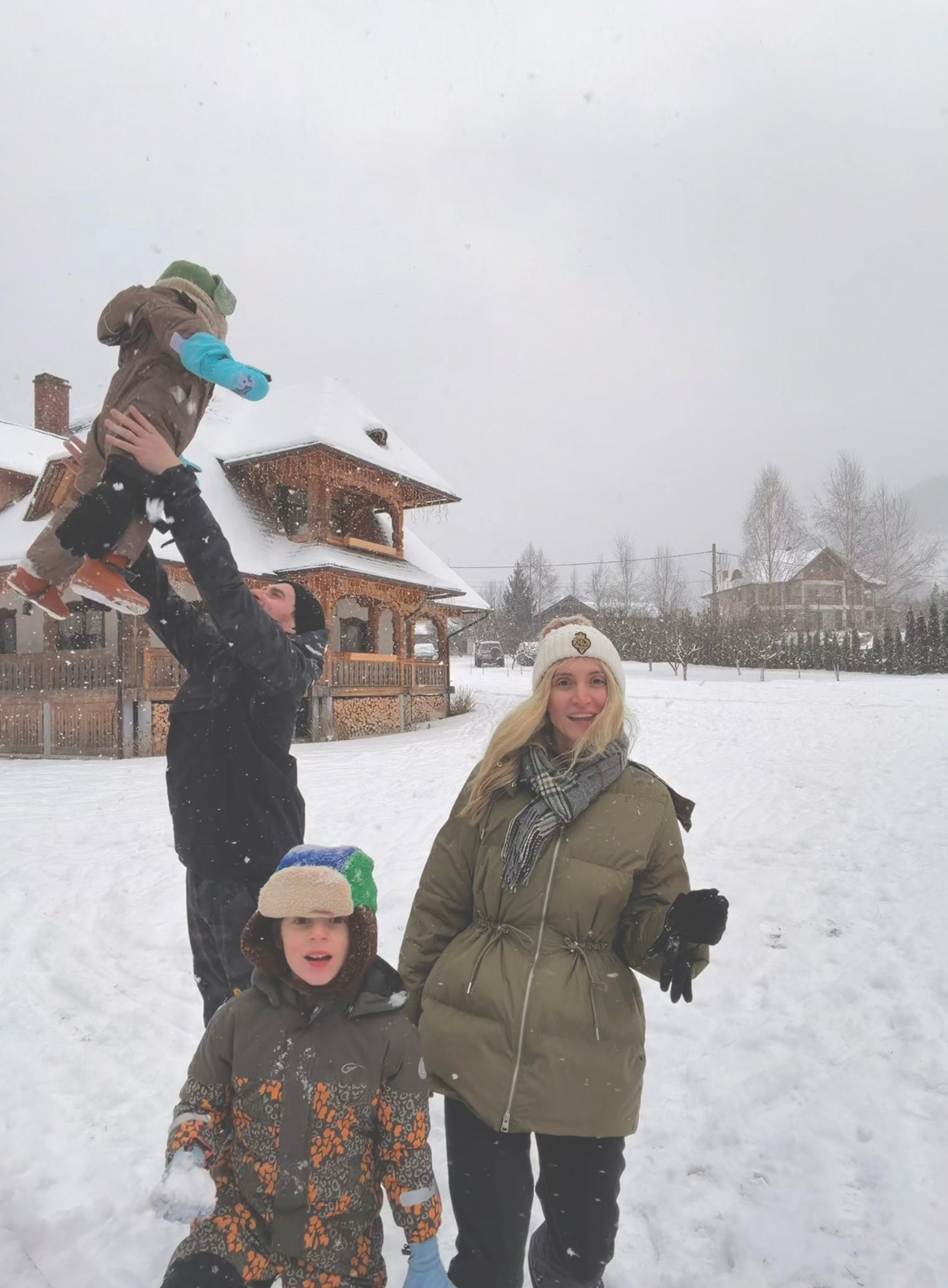 Utilizator Facebook urează La mulți ani