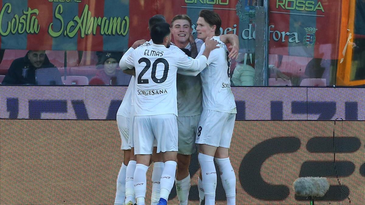 Cremonese pierde 0-2 în fața lui Napoli, Hojlund reușește o dublă.