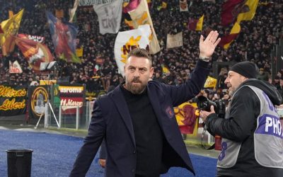 Roma-Genoa, De Rossi: l'accoglienza dello stadio Olimpico con cori, striscioni e video