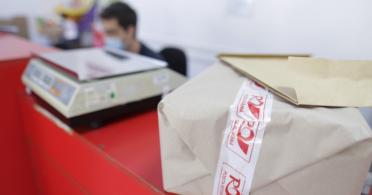 Taxa pe coletele din afara Uniunii Europene: Provocări și neclarități în implementare De la 1 ianuarie 2026, coletele cu o valoare de sub 150 de euro, expediate în România de către platformele din afara Uniunii Europene, vor fi supuse unei taxe de 25 de lei