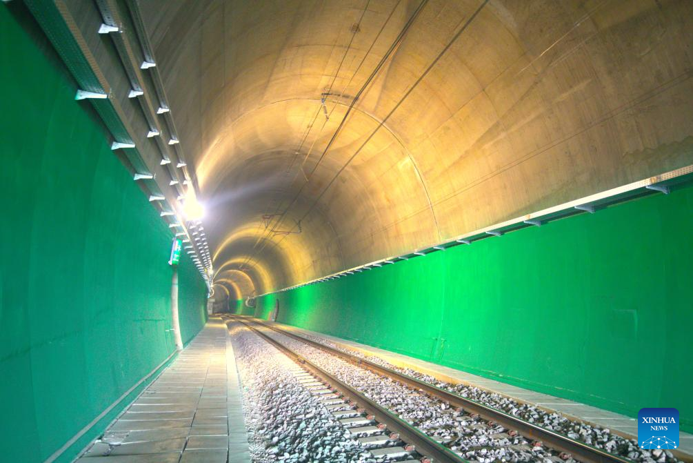 [ad_1] Khashuri, Georgia, a marcat un moment important pentru infrastructura feroviară cu inaugurarea unei linii moderne, construită de China, care este destinată să întărească rolul Georgiei ca un nod de transport între Asia și Europa