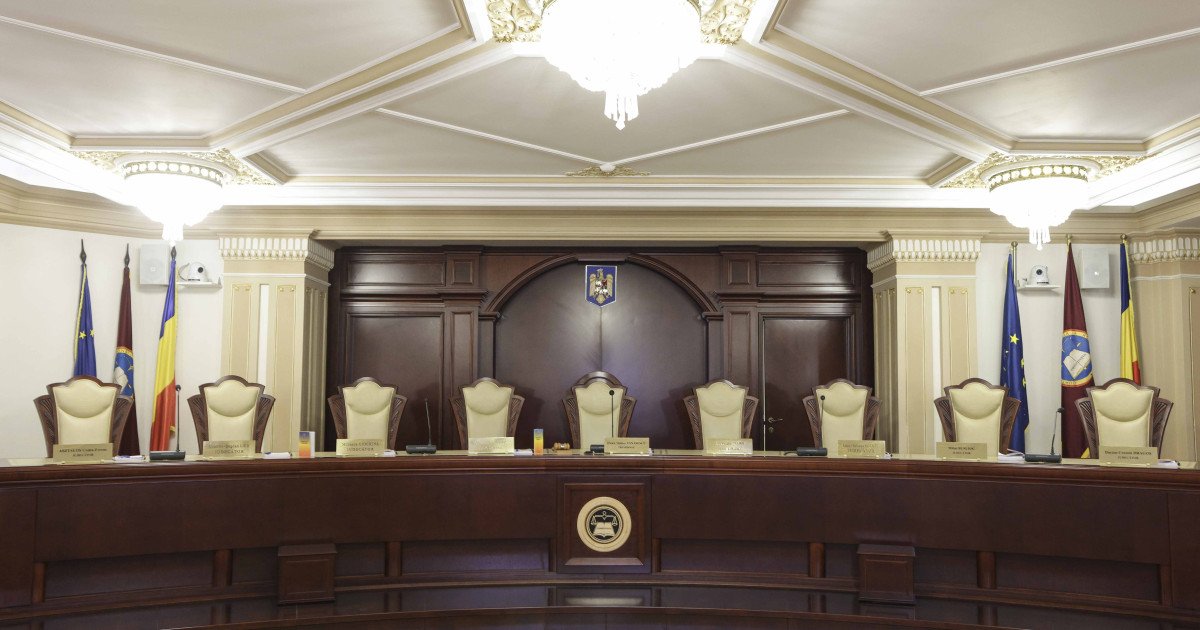 Judecătorii CCR numiți de PSD boicotează ședința privind pensiile speciale Cei patru judecători ai Curții Constituționale a României (CCR), propuși de Partidul Social Democrat (PSD), au decis să nu participe la ședința de luni în care urma să fie dezbătută legea pensiilor speciale ale magistraților