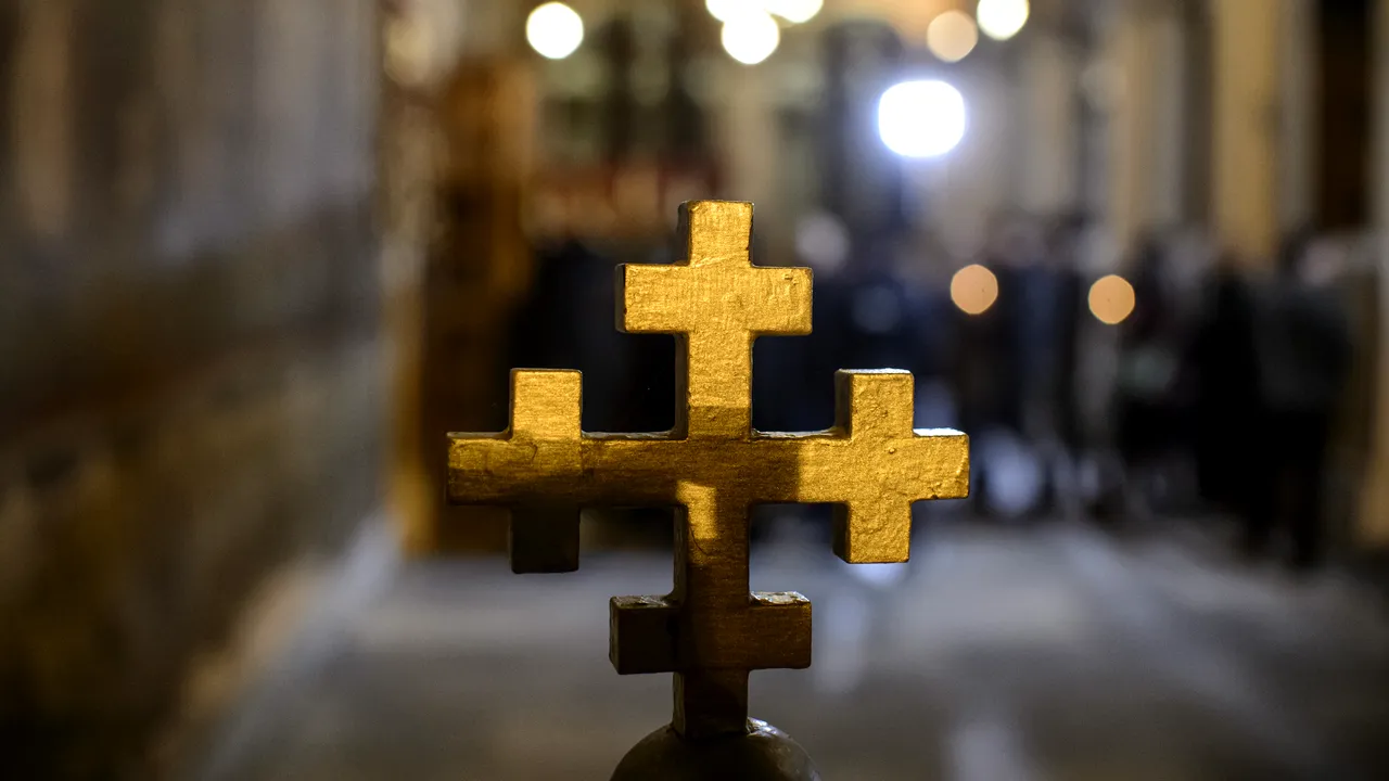 Luna ianuarie 2026 aduce în calendarul ortodox sărbători deosebite, marcate cu cruce roșie și un profund semnificativă pentru credincioși