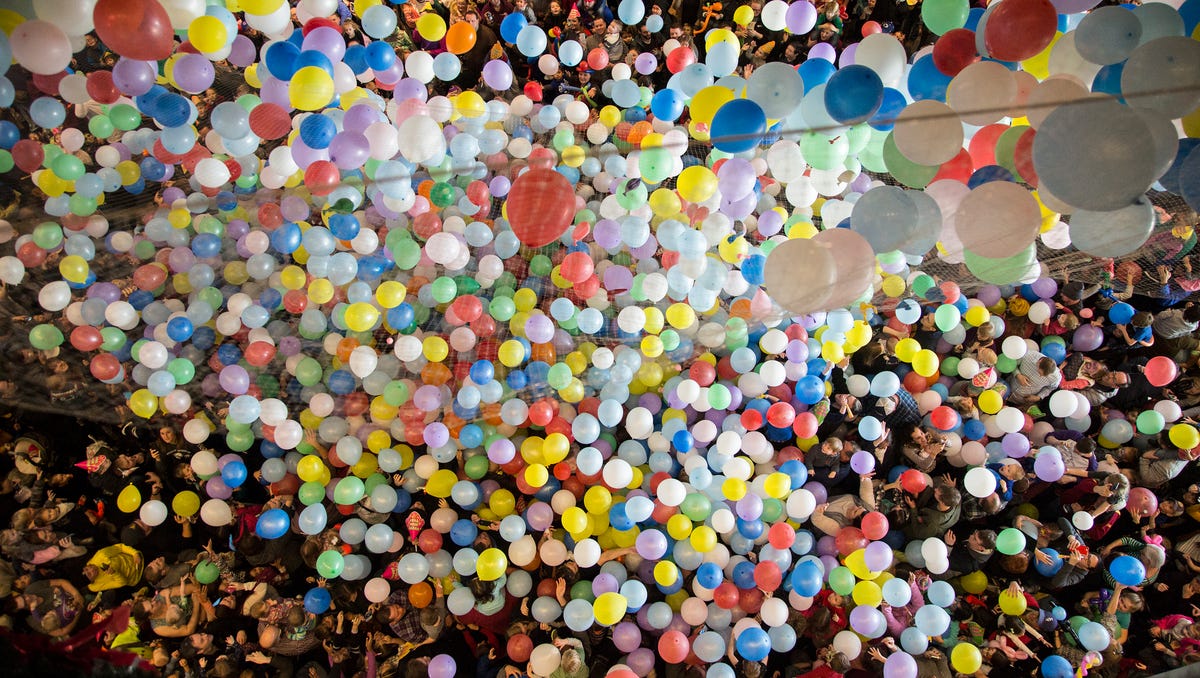 Revelion inedite în Statele Unite: Ce ne așteaptă de Anul Nou 2026 La trecerea dintre ani, Statele Unite vibră cu o diversitate de evenimente unice, promițând o noapte de neuitat pentru toți cei care aleg să celebreze