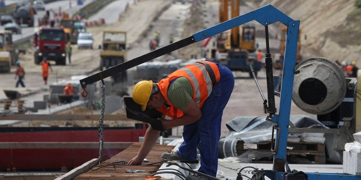 constructii-santier-infrastructura-autostrazi-muncitori-foto-FMI-Facebook.jpg - NewsFactor