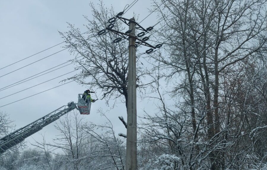 stalp-electricitate-electrica-zapada-e1677652514856.jpg - NewsFactor