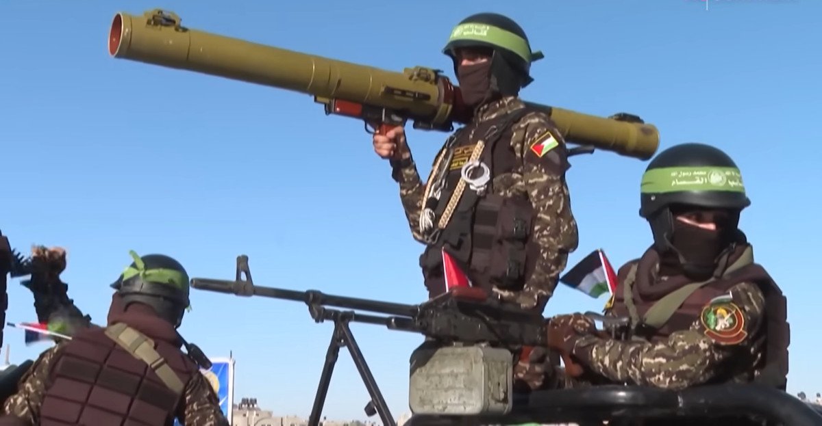 [ad_1] Operațiune Anti-Teroristă în Italia Procurorii italieni au anunțat recent arestarea a nouă persoane suspectate de a finanța organizația teroristă Hamas prin intermediul unor asociații caritabile cu sediul în Italia