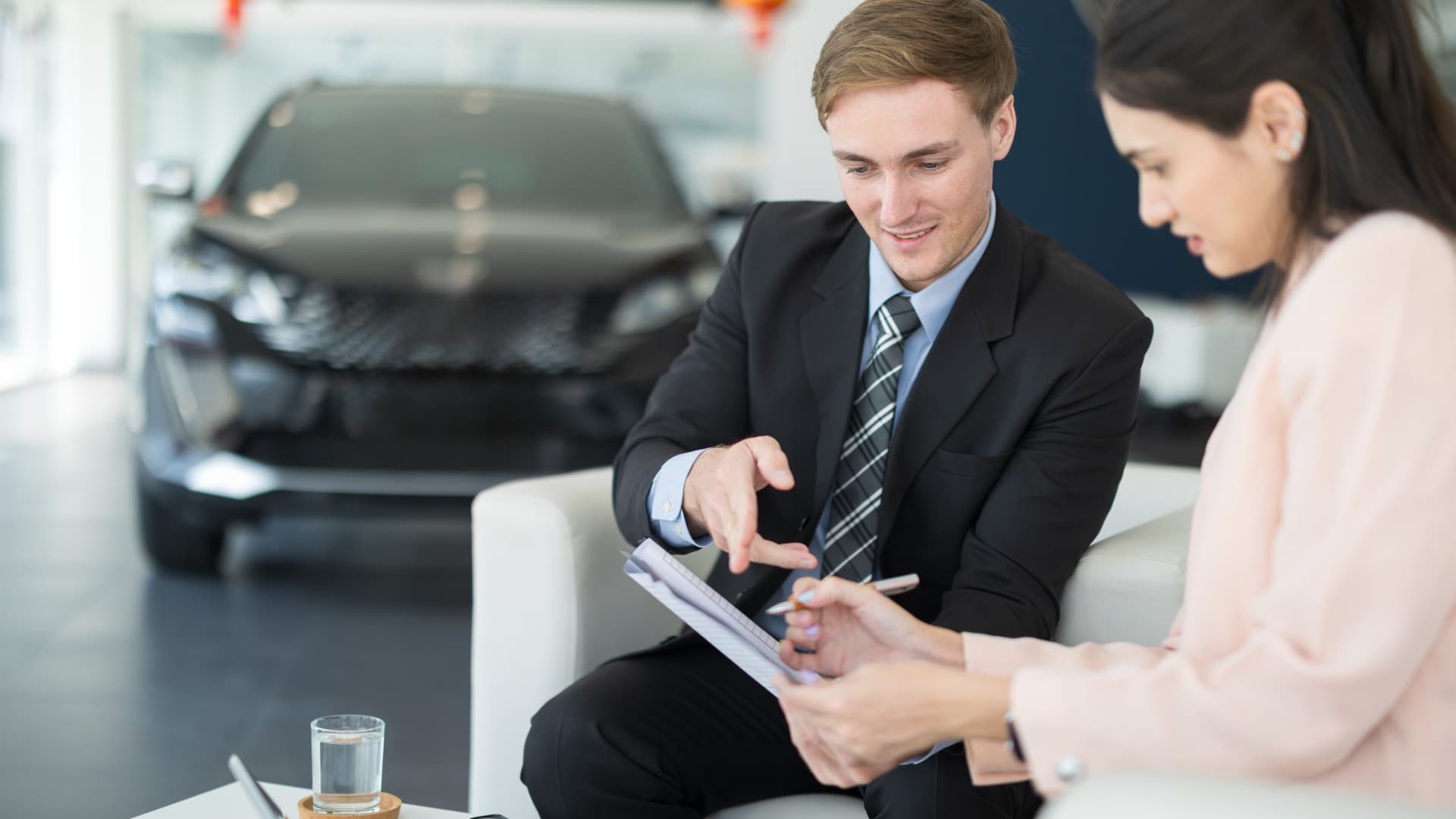 Creșterea datoriilor auto duce la o spirală a echității negative 29,3% dintre autovehiculele schimbate în cadrul tranzacțiilor auto sunt acum afectate de echitatea negativă, conform unui raport recent publicat de Edmunds