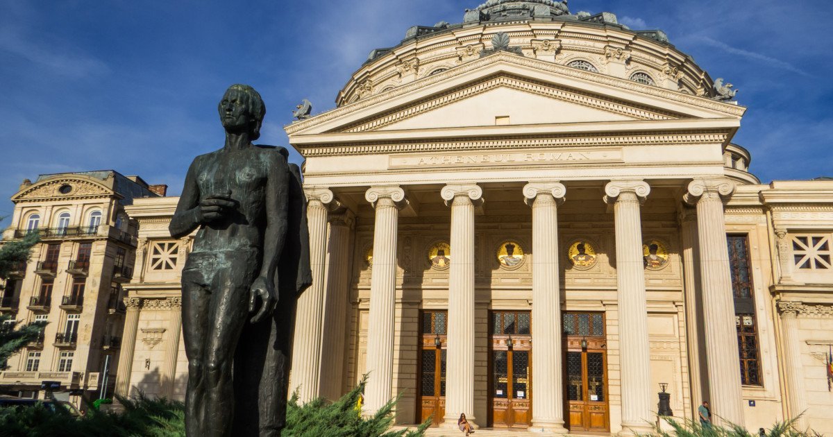 România sărbătorește 176 de ani de la nașterea lui Mihai Eminescu Pe 15 ianuarie, România își omagiază poetul național, Mihai Eminescu, cu ocazia împlinirii a 176 de ani de la nașterea sa