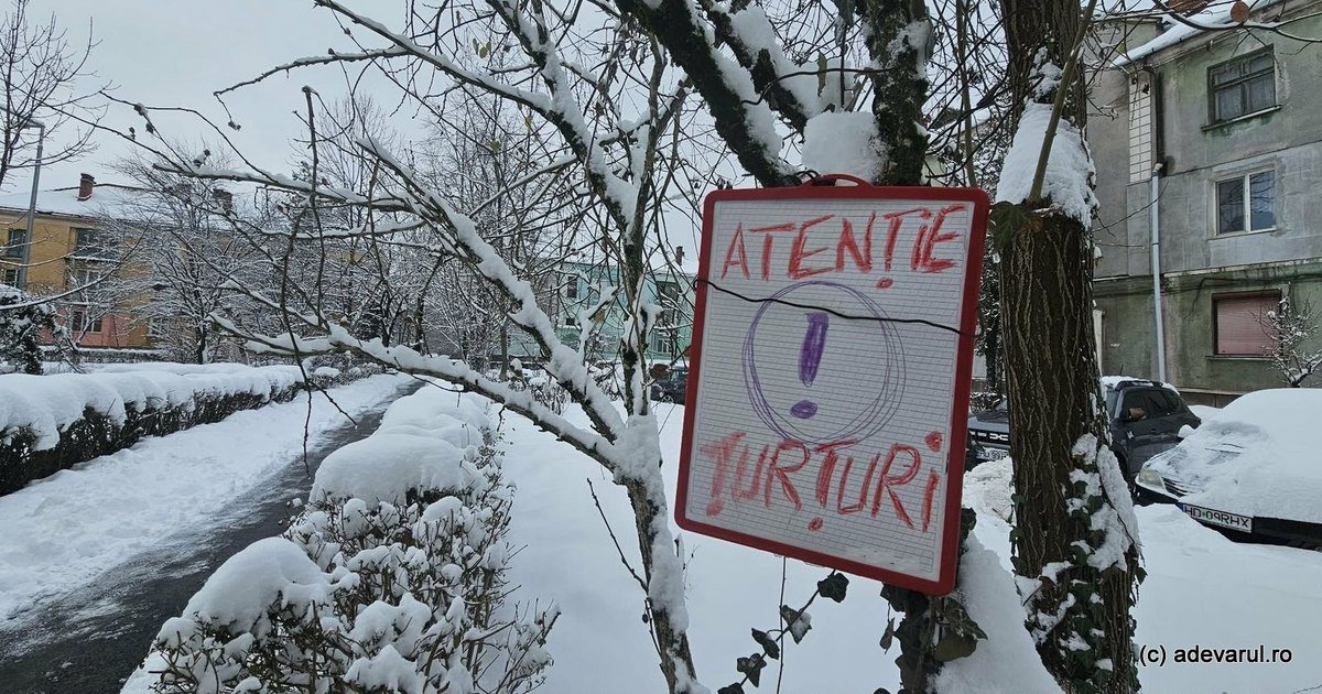 „IGSU: Căderea țurțurilor amenință siguranța publicului, riscuri mari”