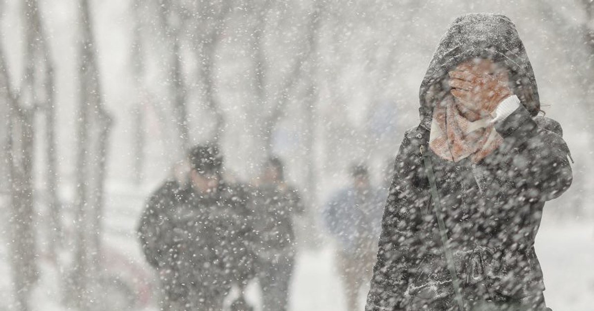 Cod portocaliu de vreme severă în sudul și centrul țării Meteorologii din cadrul Administrației Naționale de Meteorologie (ANM) au emis un cod portocaliu de vreme severă, valabil până mâine seară, pentru județele Mehedinți, Gorj, Vâlcea, Argeș, Dâmbovița și Prahova