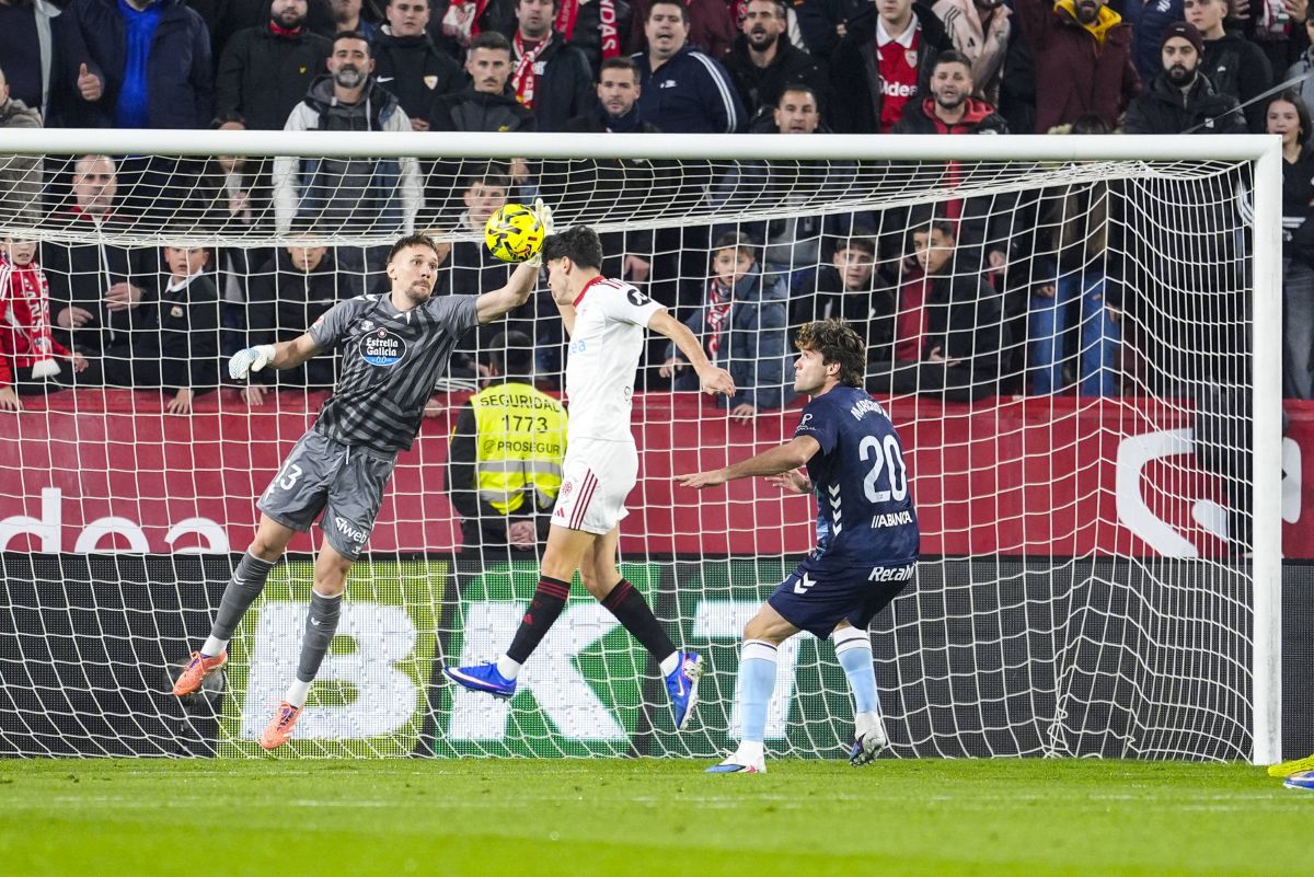 Ionuț Radu, integralist la Celta Vigo, a reușit să-și păstreze poarta neatinsă în meciul de la Sevilla, câștigat cu 1-0 de echipa sa