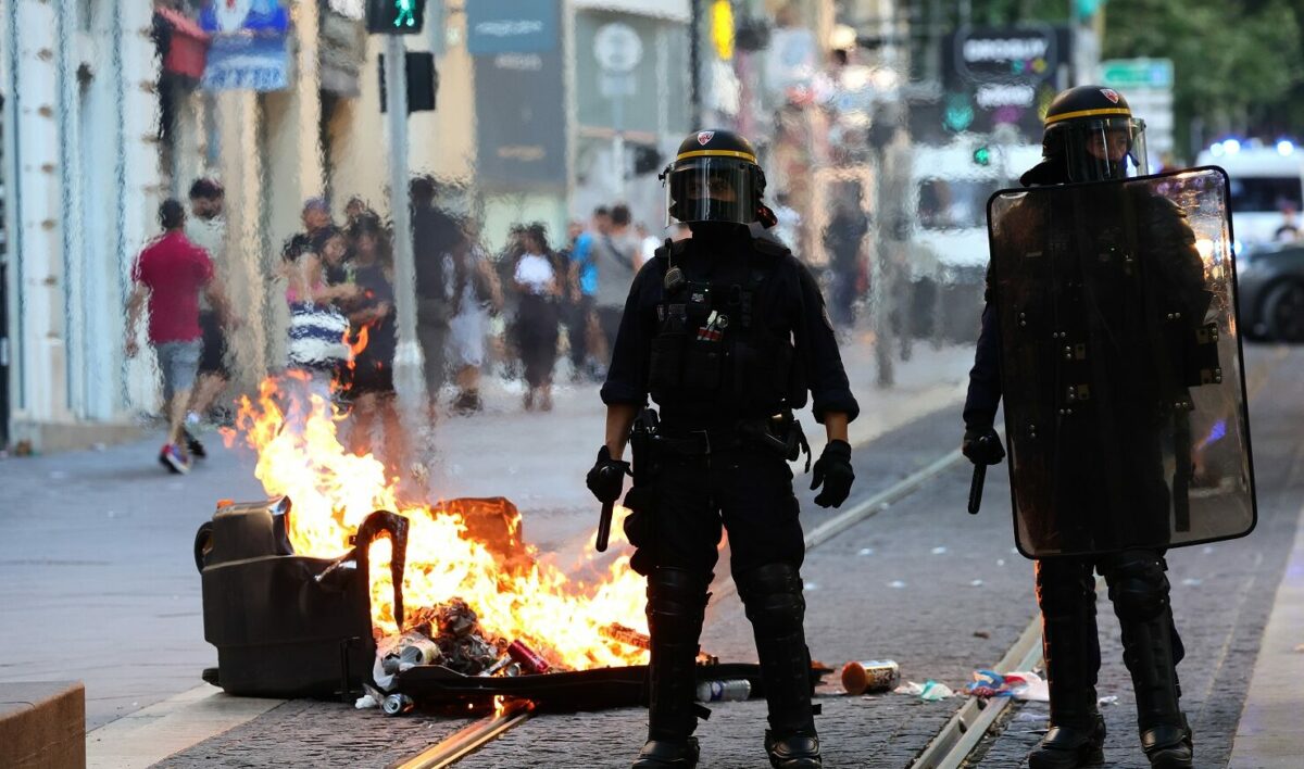 Violențe în Franța: peste 500 de reținuți