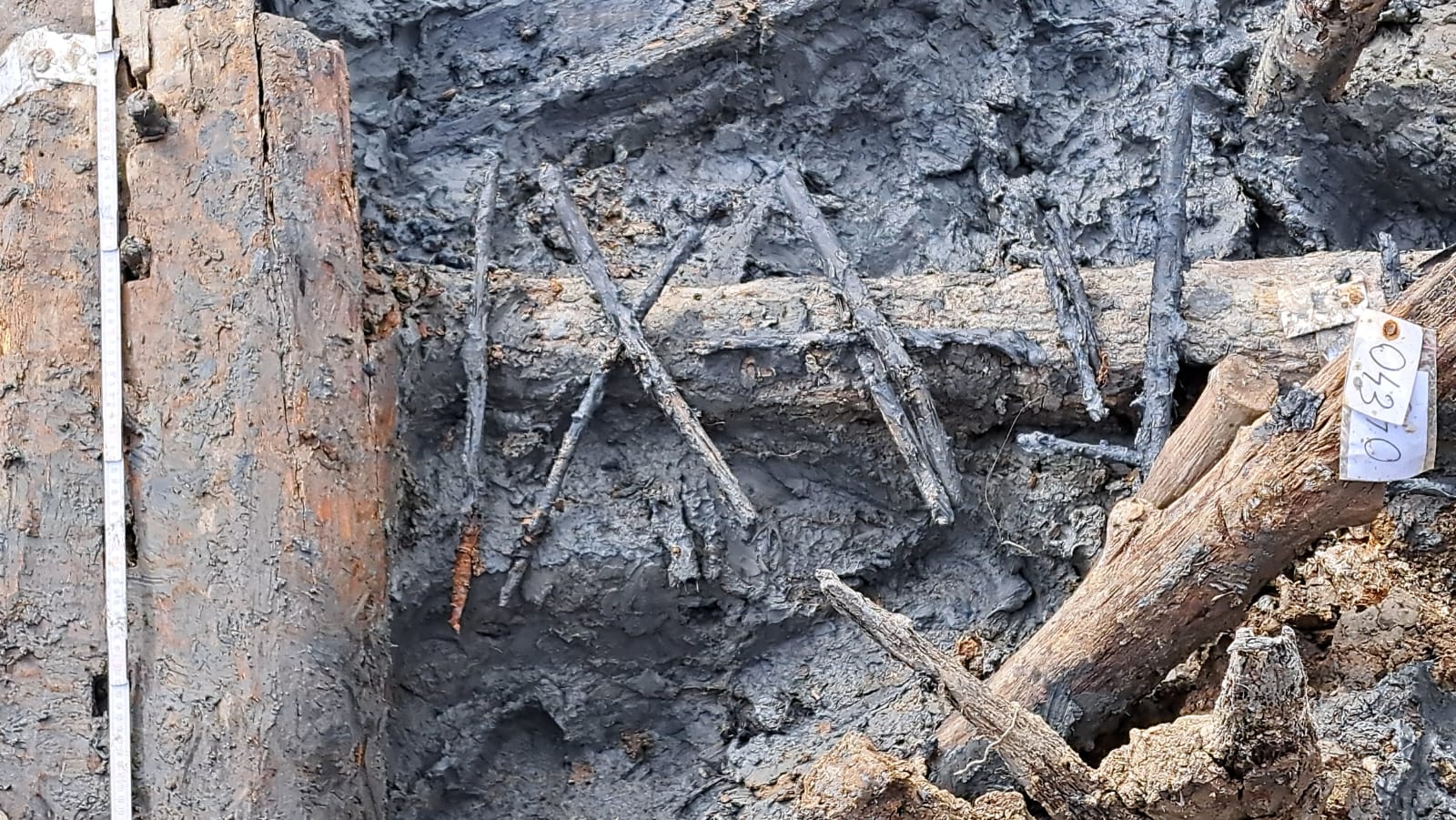 Descoperirea care schimbă istoria: unelte de piatră de 160.000 de ani, găsite în China O echipă de arheologi a făcut o descoperire senzațională în China, care contestă ipoteza că tehnologia uneltelor din piatră cioplită sau șlefuită era mai avansată în Europa și Africa în acea perioadă, comparativ cu Asia