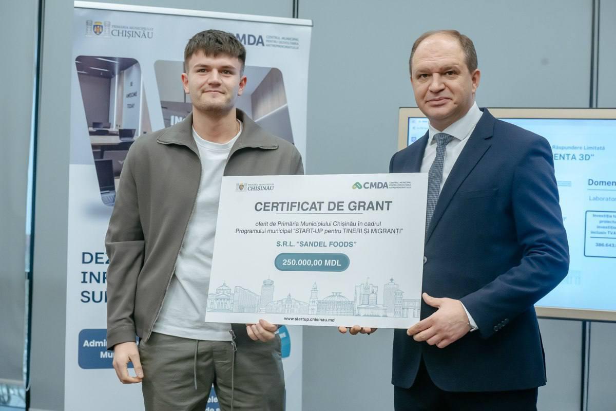 Nicolae Chicu acuză un influencer moldovean de a fi racolat maneliști din România pentru a face campanie lui Stoianoglo la alegerile parlamentare din Republica Moldova