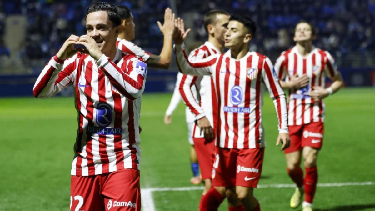 Raspadori, încă alături de Atletico în drumul spre San Sebastián Giacomo Raspadori va face parte din delegația Atletico Madrid care se va îndrepta astăzi spre San Sebastián, rămânând, astfel, parte din echipa lui Diego Simeone, în ciuda discuțiilor ongoing cu AS Roma pentru o posibilă transferare