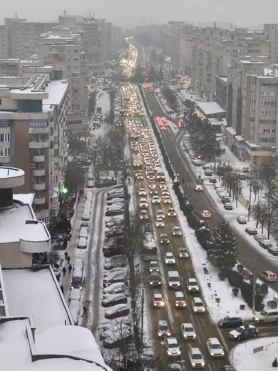 Metroul, refugiu perfect în zilele cu ninsoare și polei!