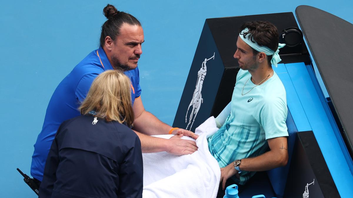 Musetti, din nou victima accidentărilor: o semifinală ratată la Australian Open Lorenzo Musetti a fost nevoit să se retragă din sferturile de finală ale Australian Open, lăsându-l pe Novak Djokovic să avanseze fără luptă
