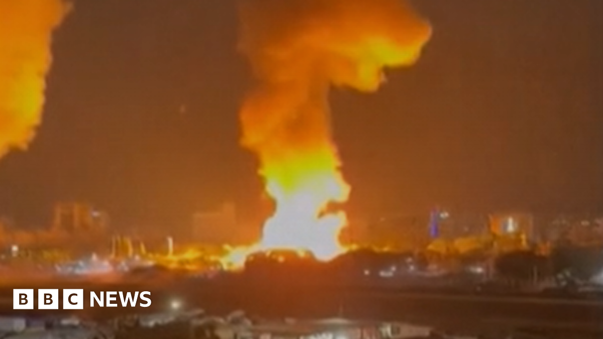 Capturarea președintelui Maduro: O operațiune fără precedent Într-un eveniment fără precedent pe scena internațională, se pare că Statele Unite au desfășurat o operațiune de anvergură în capitala Venezuelei, Caracas, având ca rezultat capturarea președintelui Nicolas Maduro și a soției acestuia