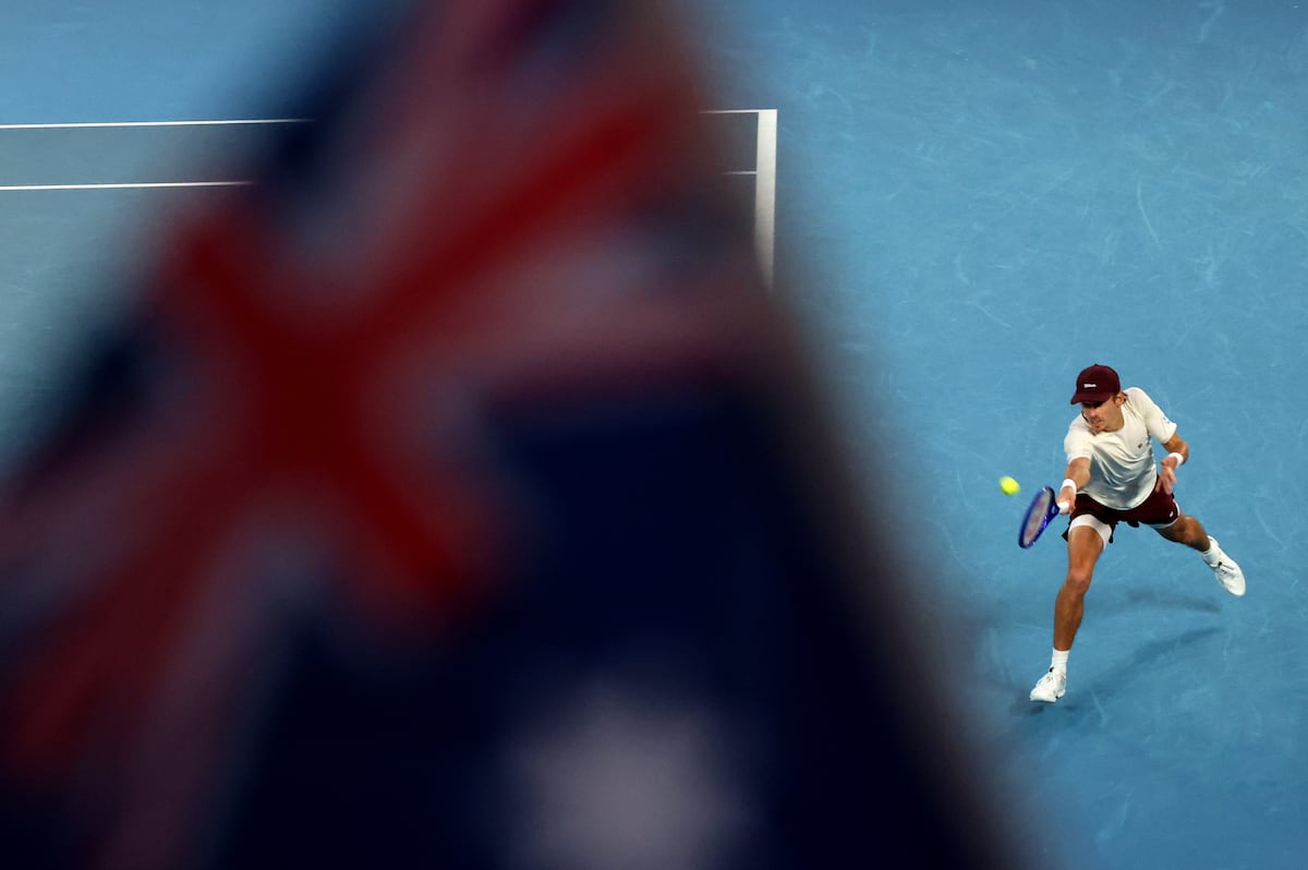 Australia rămâne cu un singur reprezentant în competiția de tenis Melbourne Park a înregistrat o atmosferă electrizantă ieri, dar suporterii australieni au rămas dezamăgiți după eliminarea jucătoarei Maddison Inglis, care a pierdut fără drept de apel în fața Iga Swiatek, cu 6-0 și 6-3