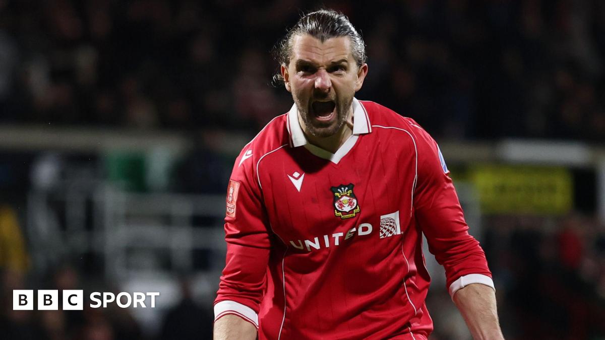Dramă pe terenul de fotbal: Wrexham trimite Nottingham Forest acasă Wrexham a reușit o victorie surprinzătoare în fața lui Nottingham Forest, câștigând cu 3-3 la finalul timpului regulamentar, iar apoi 4-3 la penalty-uri, în cadrul meciului de la cupă ce a ținut cu sufletul la gură mii de fani