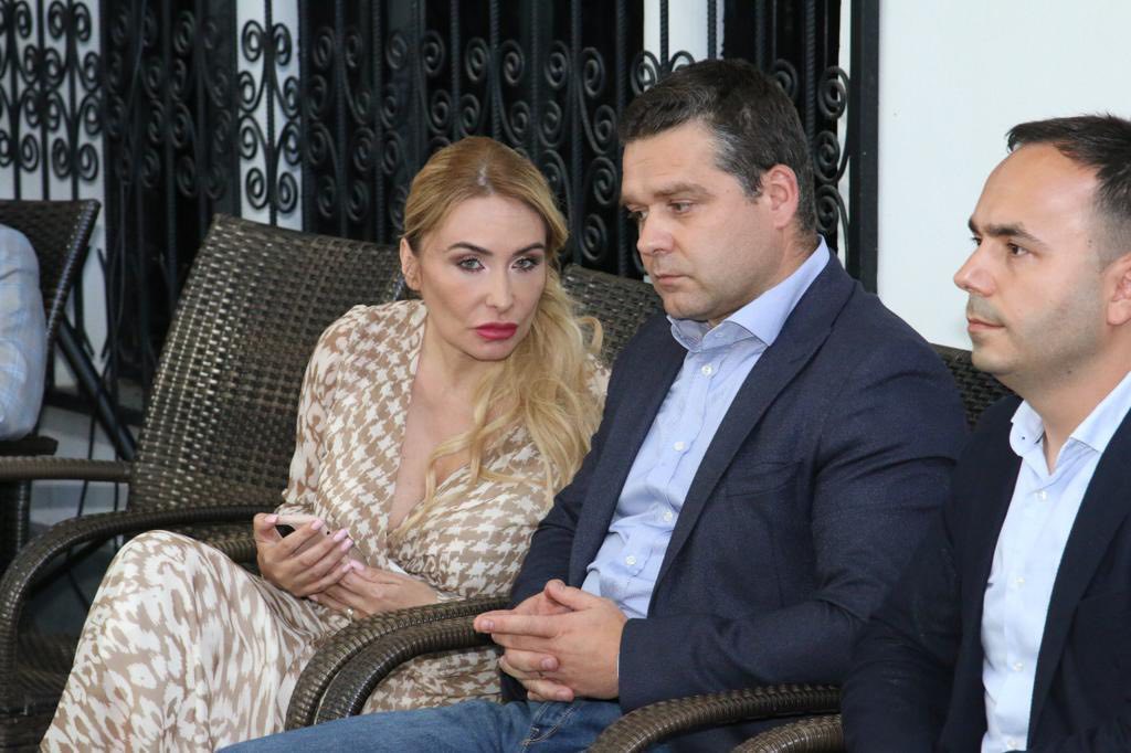 Adriana Georgescu, fără funcție în PNL, deși apare alături de lideri importanți.