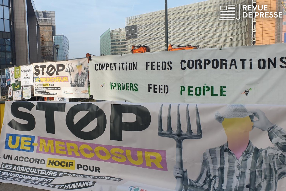 Presiuni intense asupra Parlamentului European înaintea votului crucial privind acordul Mercosur Mii de agricultori din întreaga Uniune Europeană s-au mobilizat la Strasbourg, unde astăzi urmează să se desfășoare o ședință crucială a Parlamentului European
