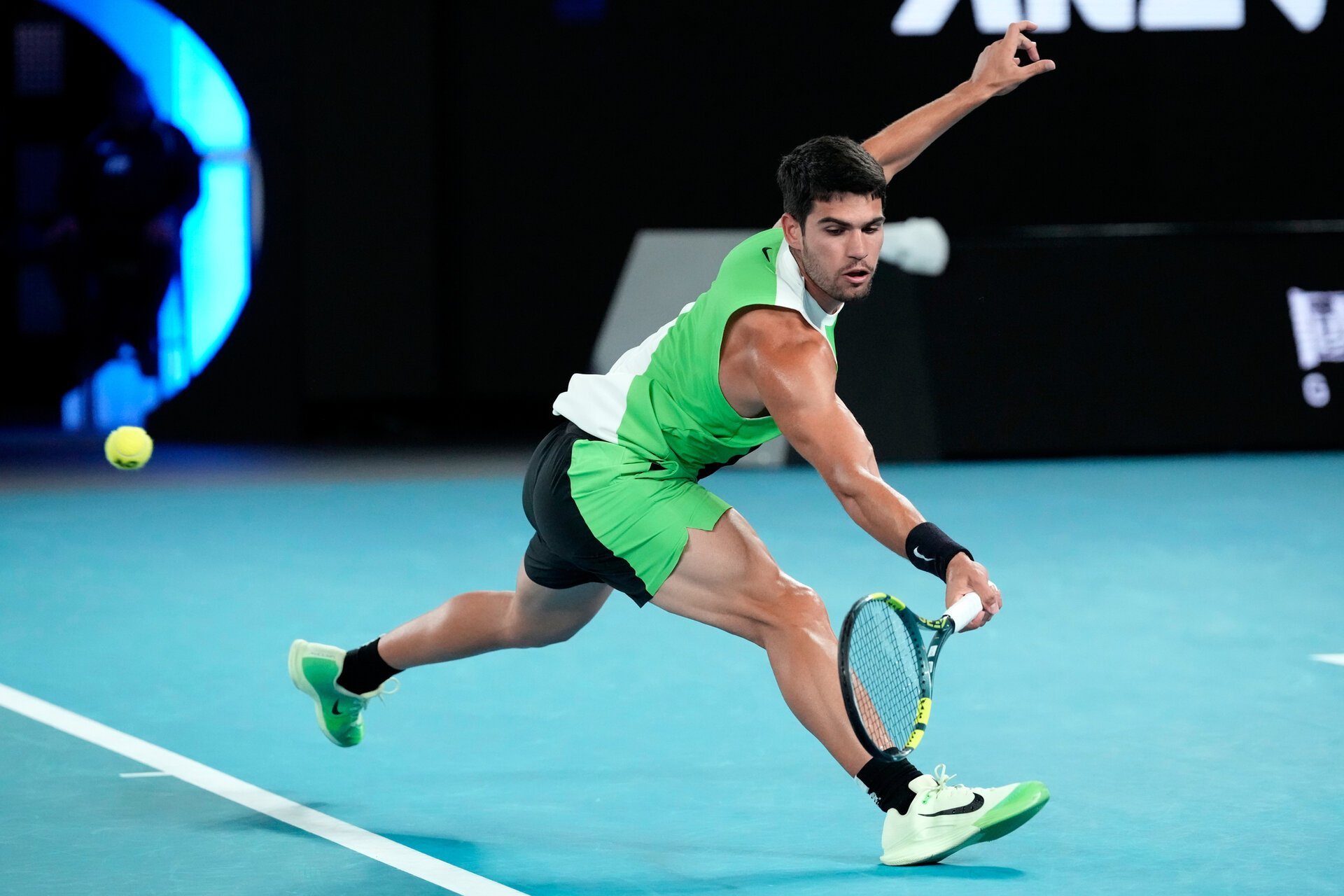 Alcaraz în căutarea semifinalelor: Duel crucial cu De Miñaur Carlos Alcaraz, tânărul talent spaniol, își propune să ajungă în semifinalele Openului de Australia pentru prima dată, astăzi, în fața tenismanului australian Alex de Miñaur