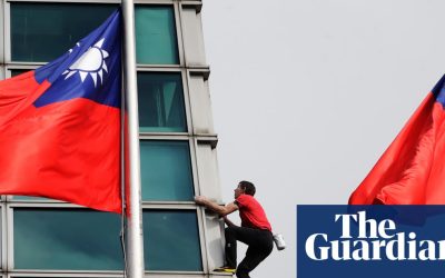 Alex Honnold successfully free solos Taipei 101 in live Netflix climb | Sport