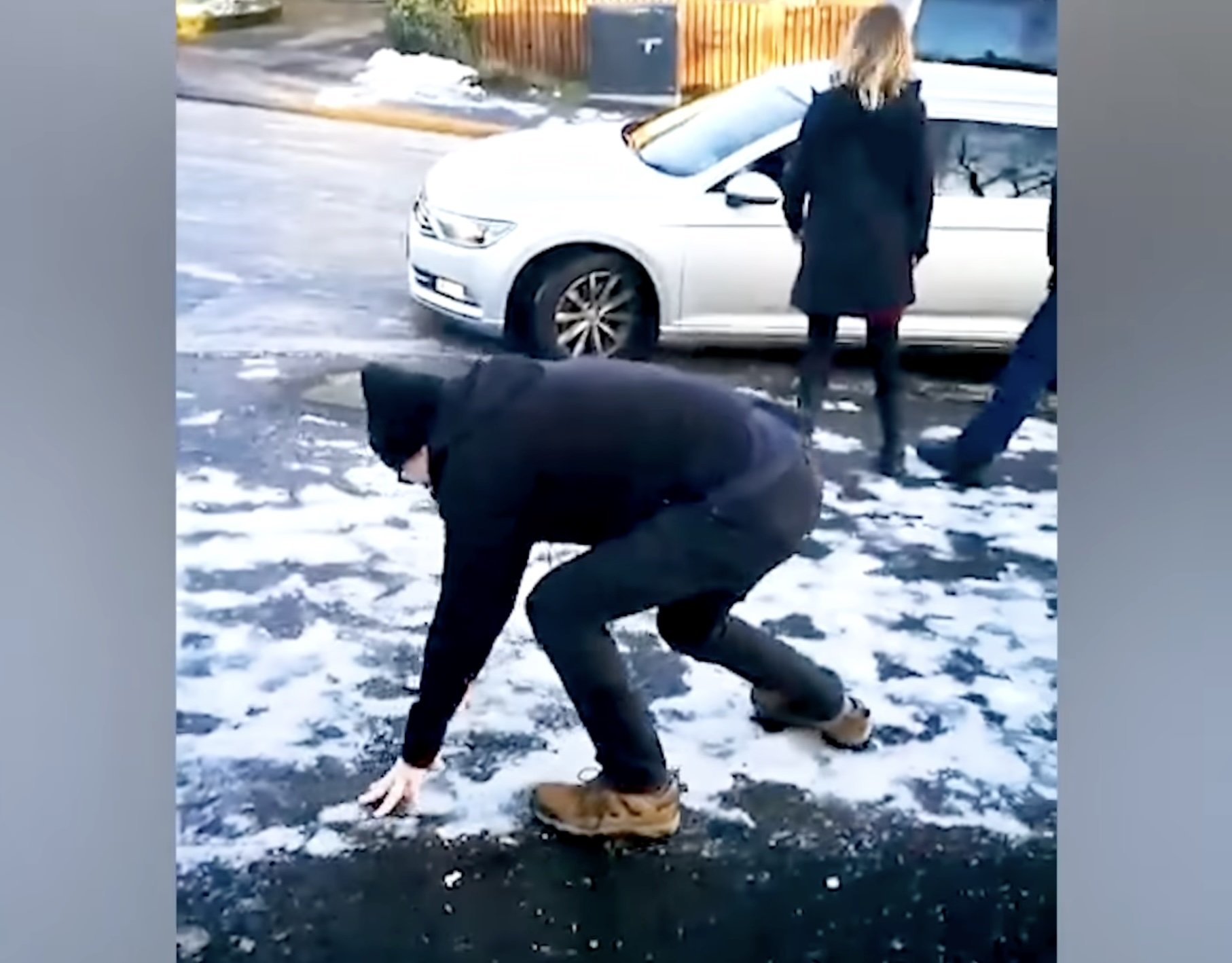 Sute de oameni, la spital, după alunecări pe gheață