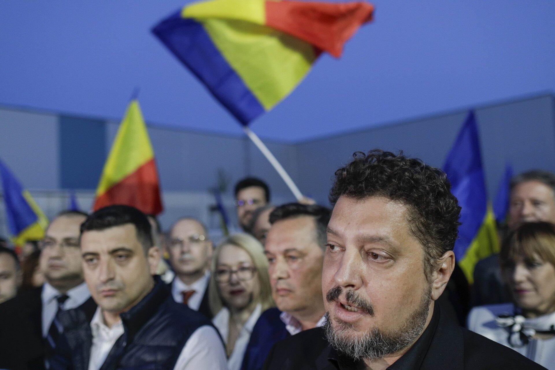 Protest împotriva Legii Vexler: „Eminescu să ne judece” Astăzi, Mișcarea Conservatoare, împreună cu AUR, a organizat un protest în centrul Capitalei, având ca temă „Eminescu să ne judece”