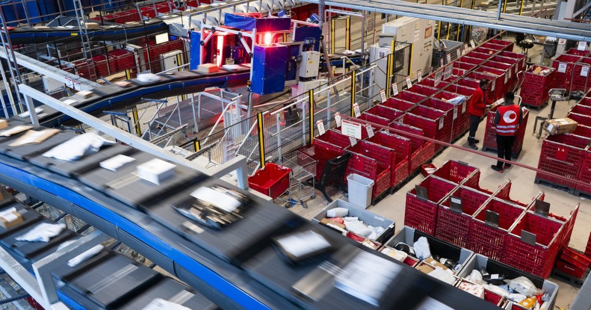 Mii de proprietari norvegieni, înștiințați de armata țării despre posibilitatea rechiziționării bunurilor Într-un demers surprinzător și inedit, mii de proprietari de imobile, nave și utilaje din Norvegia vor primi, în zilele următoare, scrisori oficiale din partea armatei