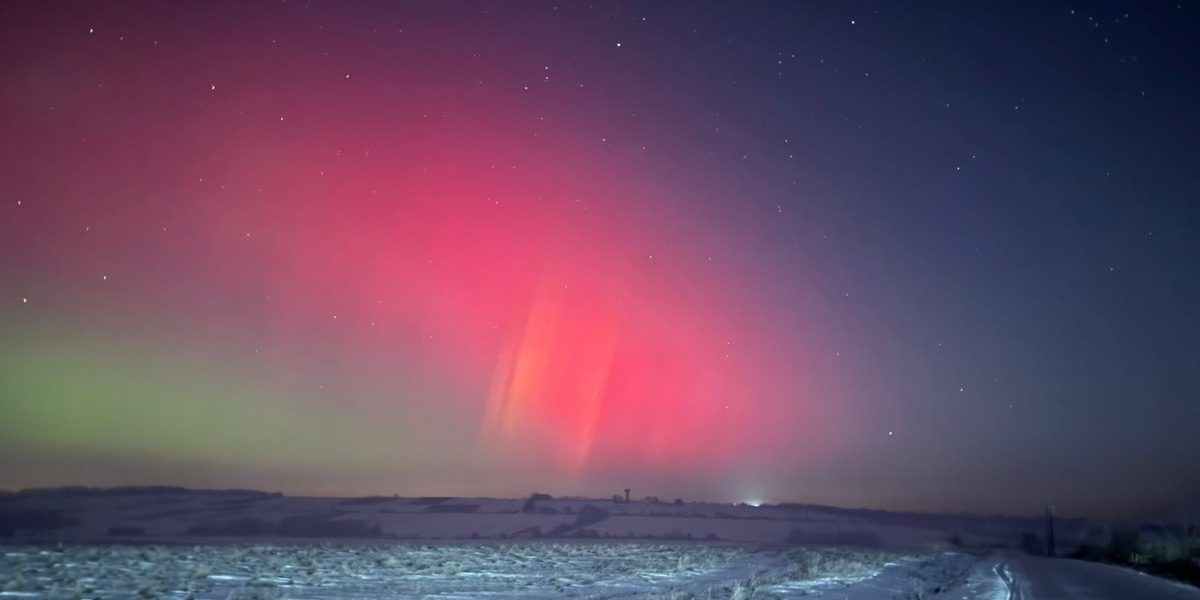 Imagini spectaculoase cu aurora boreală văzută din România. Soarele a emis cea mai puternică furtună solară din ultimii 20 de ani