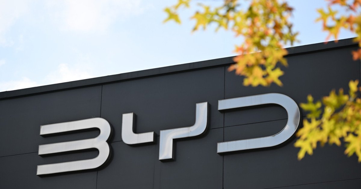 BYD, pe cale să devină lider global în producția de automobile electrice Grupul chinez BYD Co a reușit să atingă, în 2025, obiectivul său ambițios de vânzări, livrând 4,6 milioane de vehicule electrice, cu 7,7% mai mult comparativ cu anul anterior