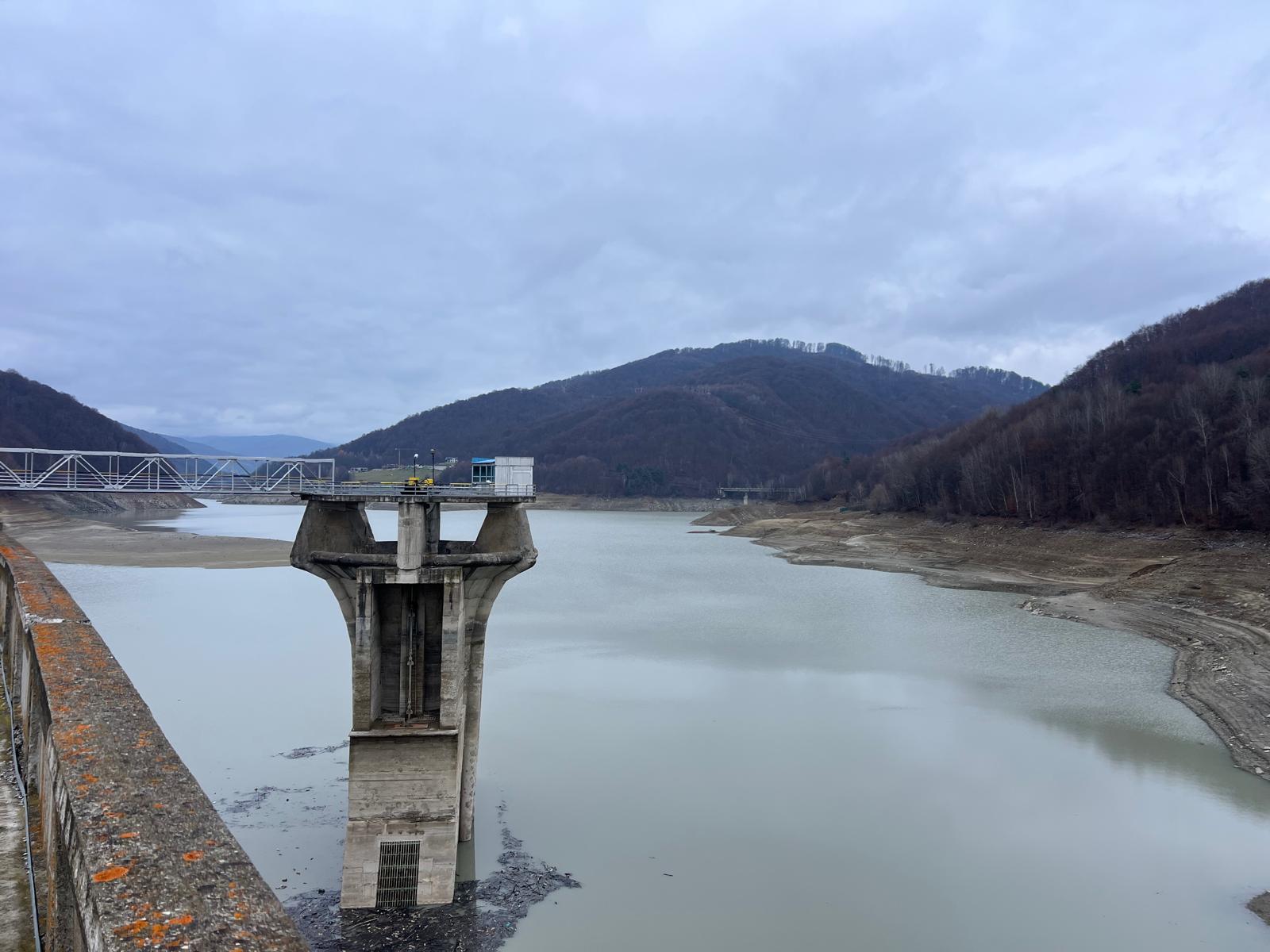 Criza de la Barajul Paltinu a demonstrat disfuncționalități administrative și instituționale grave, care au pus în pericol alimentarea cu apă a aproximativ 100.000 de persoane din județele Prahova și Dâmbovița