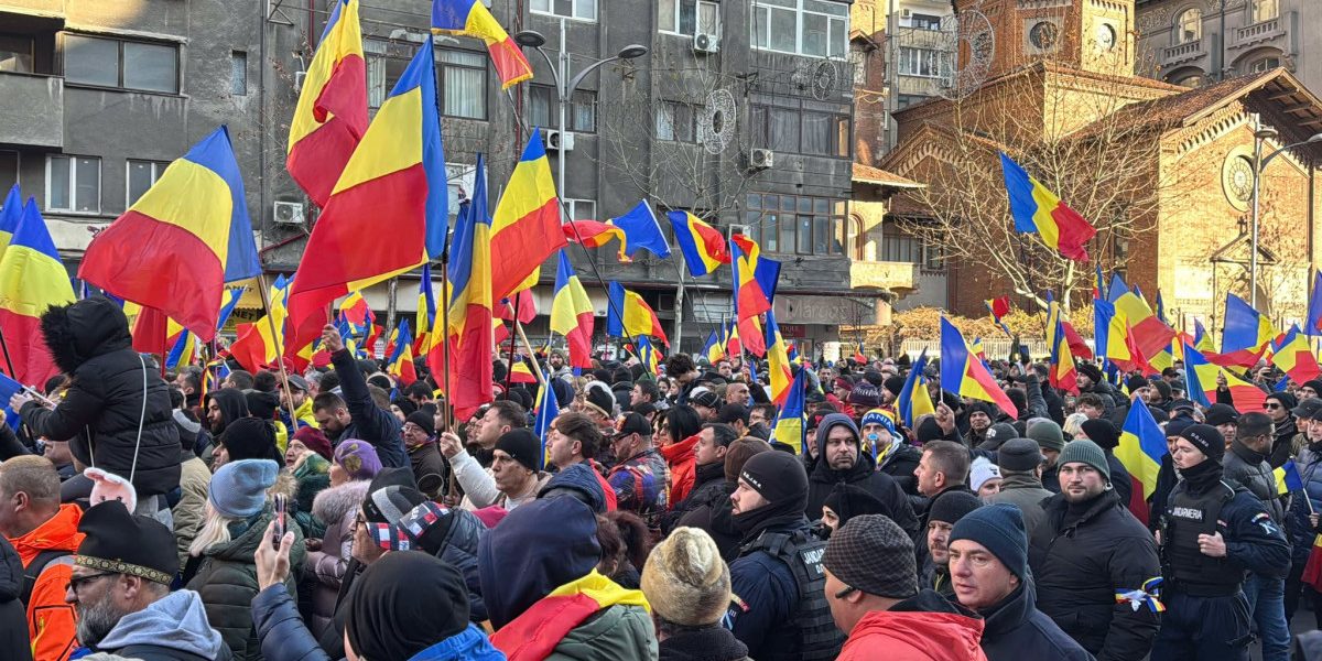 Două proteste au loc în București joi seară. Claudiu Târziu și George Simion au chemat oamenii la Universitate: „Numai faceți ceva”