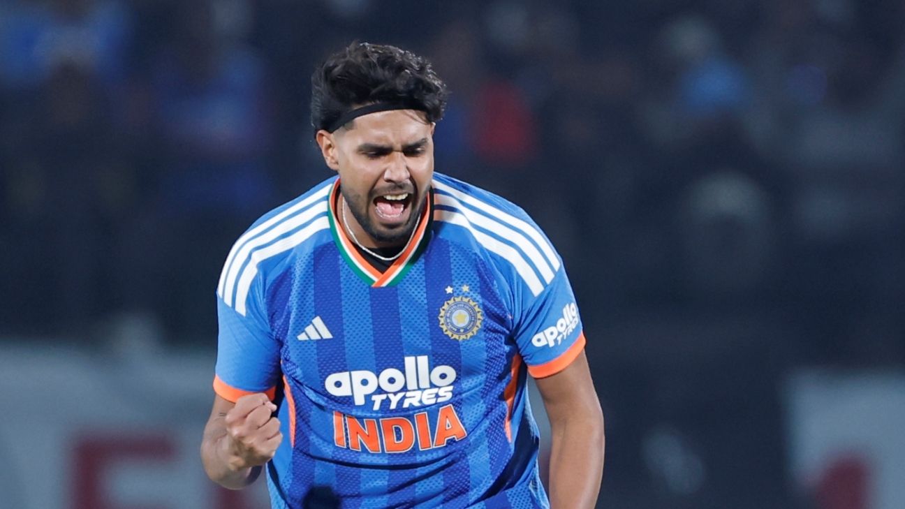 India a ales să bage mingea la bowling în meciul cu Noua Zeelandă În cadrul celei de-a doua confruntări din seria T20I desfășurată în Raipur, India a câștigat la lansarea monedei și a decis să înceapă meciul prin bowling, în condiții de umiditate crescute