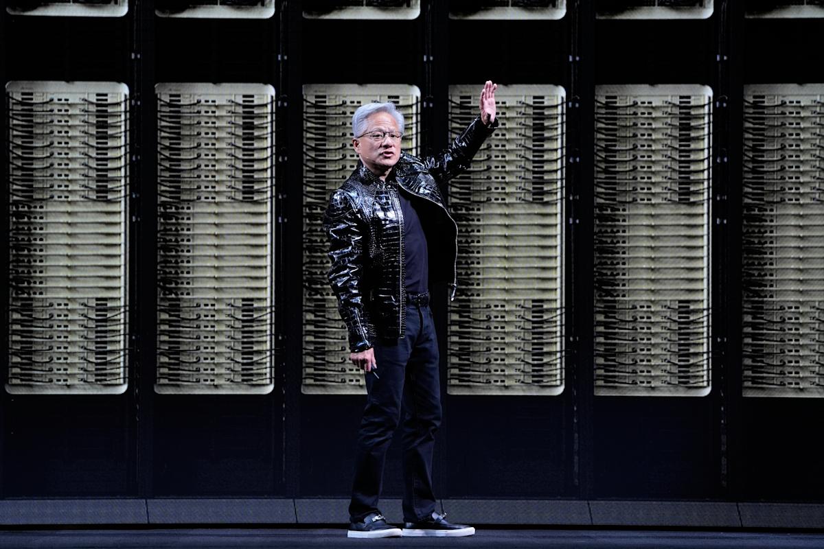 China îndeamnă Alibaba și firmele tech să pregătească comenzi Nvidia H200