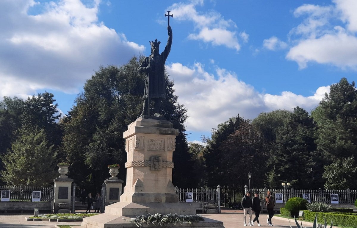 Moldova părăsește Comunitatea Statelor Independente.