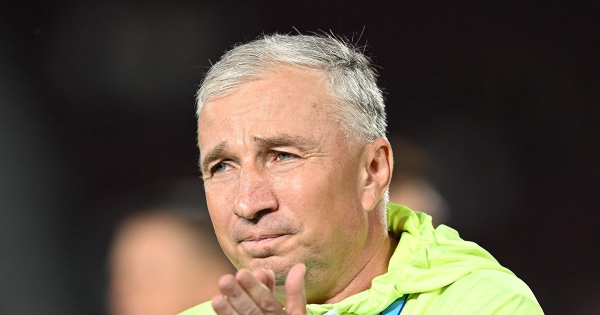Dan Petrescu, fost antrenor al echipei CFR Cluj și legendă a fotbalului românesc, a vorbit despre sprijinul pe care îl primește din străinătate, în special din Anglia, în contextul unor zvonuri recente legate de problemele sale de sănătate