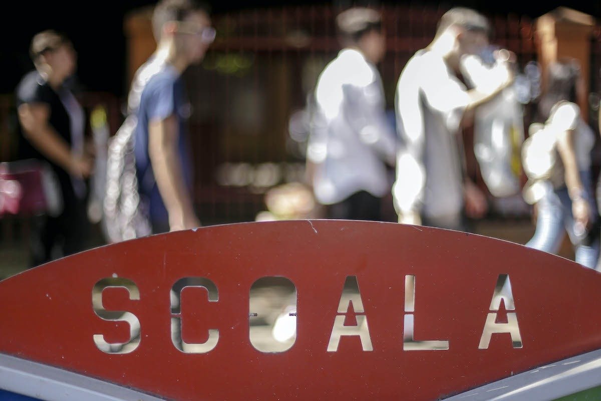 Elevi martori la agresiunea asupra unui coleg reacționează