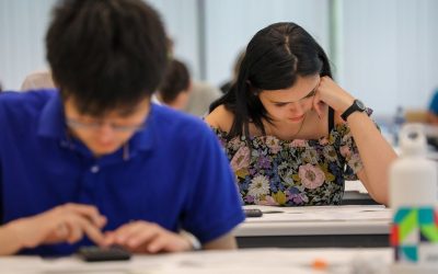 Examen-elev-admitere-test-gandeste-fata-baiat-ICHO-2023-Flickr.jpg - NewsFactor