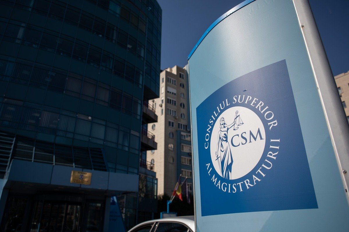 CSM începe interviurile pentru șefia marilor parchete, propunerile ministrului Justiției Secția pentru procurori a Consiliului Superior al Magistraturii (CSM) a demarat marți interviurile cu procurorii nominalizați de ministrul Justiției, Radu Marinescu, pentru funcțiile de conducere ale Parchetului General, DNA și DIICOT