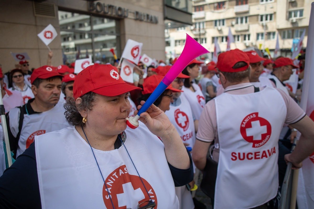 Sanitas amenință cu greva după reducerea fondului de salarii cu 10%