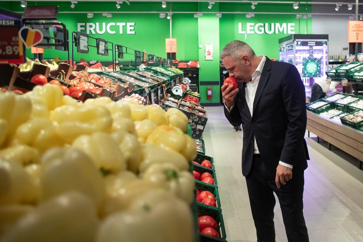 Ministrul Agriculturii, Florin Barbu, a respins pentru a doua oară aprobarea acordului comercial dintre UE și țări din America Latină (MERCOSUR), invocând riscul concurenței neloiale din partea Braziliei și Argentinei pe piața cărnii de pui, de vită și a zahărului