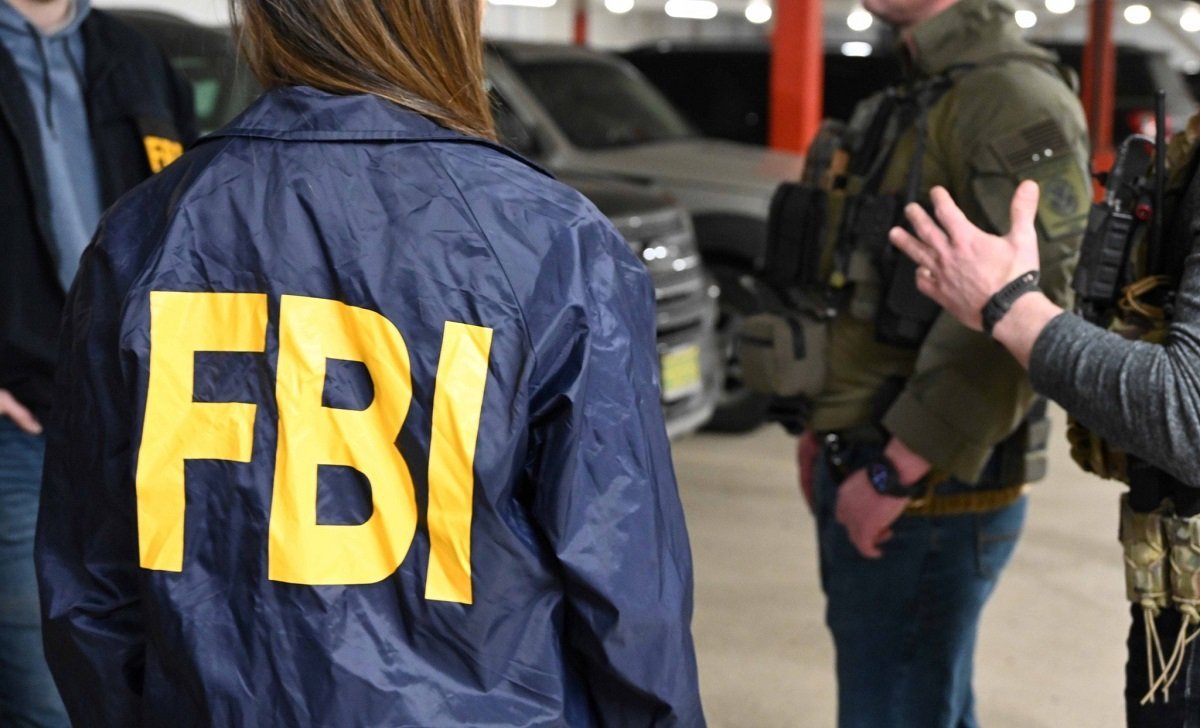 Un agent FBI care a investigat împușcarea fatală a unei femei de către un agent de imigrare a demisionat din agenție, după ce i s-a ordonat să reclasifice ancheta și să o transforme într-o investigație privind un atac asupra ofițerului
