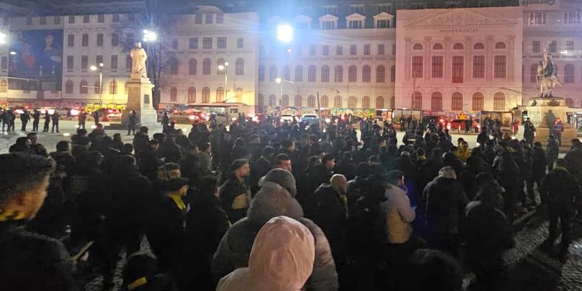 Fanii lui Fenerbahce s-au strâns în Centrul Vechi din București! Imagini în timp real de la reporterii GSP