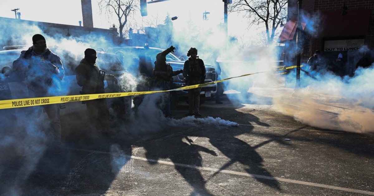Un bărbat împușcat mortal de agenți federali la Minneapolis: un incident ce stârnește proteste violente Un incident tragic s-a petrecut la Minneapolis, unde un cetățean american în vârstă de 37 de ani a fost împușcat mortal de agenți federali în timpul unei operațiuni de aplicare a legii, soldată cu proteste violente în oraș