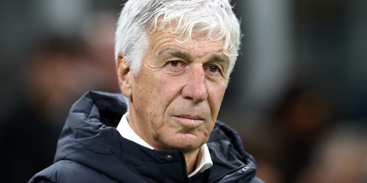 MILAN, ITALY - NOVEMBER 02: Gian Piero Gasperini, Head Coach of AS Roma, looks on prior to the Serie A match between AC Milan and AS Roma at Giuseppe Meazza Stadium on November 02, 2025 in Milan, Italy. (Photo by Marco Luzzani/Getty Images)